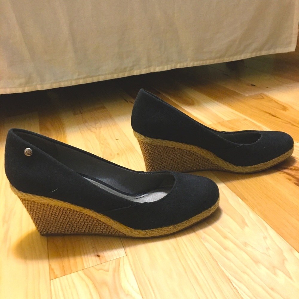 Navy blue heels